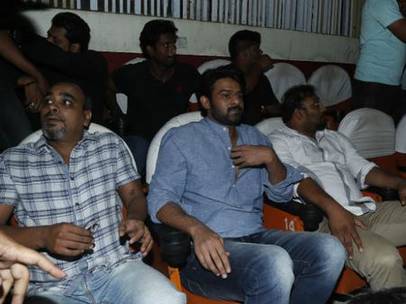 వీడియో: ప్రభాస్ హంగామా @సుదర్శన్ ధియోటర్