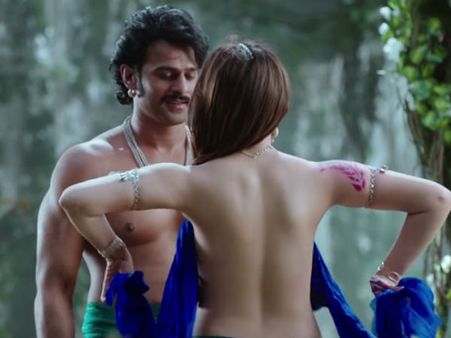 తమన్నాను హాట్ అండ్ సెక్సీగా చూపడంపై రాజమౌళి వివరణ