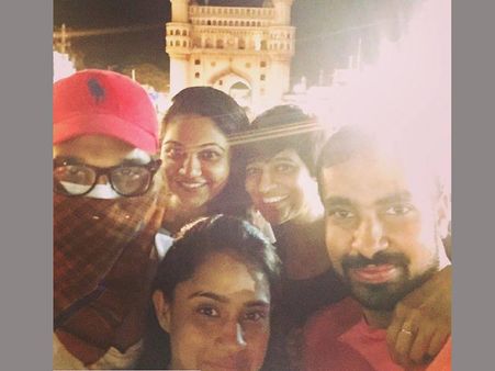 పర్శనల్ ఫోటో : కర్ఛీఫ్ అడ్డం పెట్టుకుని అల్లు అర్జున్ తన భార్యతో