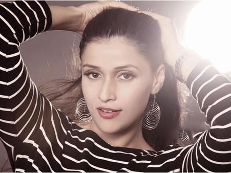 సునీల్ స‌ర‌స‌న‌ ప్రియాంక చోప్రా చెల్లి....