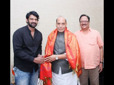 బాహుబలి: కేంద్ర హోం మంత్రిని కలిసిన ప్రభాస్, కృష్ణం రాజు