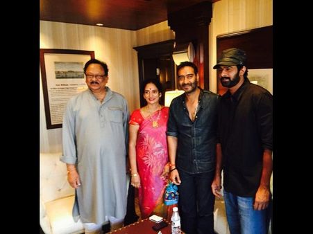 కృష్ణం రాజు గర్వంగా, ప్రభాస్ ఎవరెవర్ని కలిసారు? (ఫోటోస్)