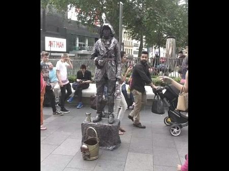 ఫొటో: లండన్ లో.. ఎన్టీఆర్ భార్య,కొడుకుతో