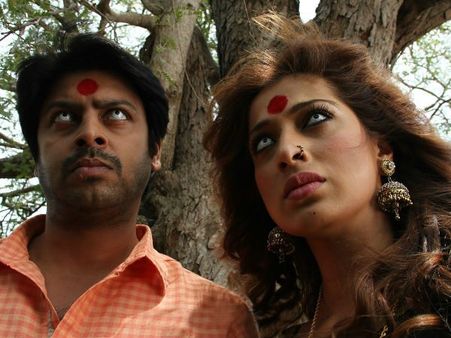 బేగంపేట: లక్ష్మీరాయ్ భయపెడుతోంది! (ఫోటోస్)