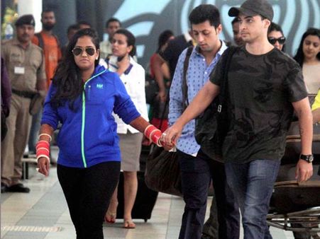 హీరో చెల్లి బర్తడే పార్టీ.. న్యూసెన్స్ కేసు...పోలీసు ఎంట్రీ