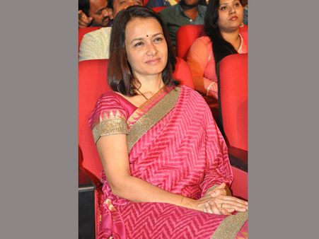 నాగార్జున ఎఫైర్ల గురించి అమల.. (వీడియో)