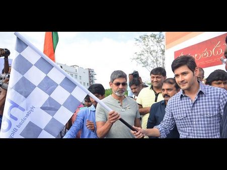 లావెక్కిపోతారు: గచ్చిబౌలిలో మహేష్ బాబు వార్నింగ్ (ఫోటోస్)