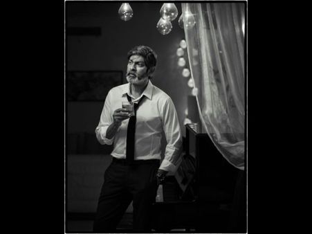 జగపతిబాబు జీవిత కథతో టీవీ సీరియల్...