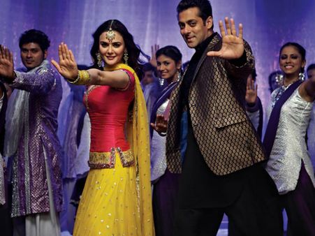 సల్మాన్‌ఖాన్‌ అంటే భయం అని తేల్చి చెప్పింది