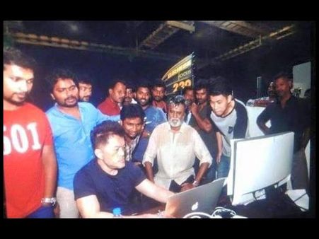 'కబాలి' సెట్స్ పై ఫొటో: రజనీ గెటప్, లుక్ లీక్