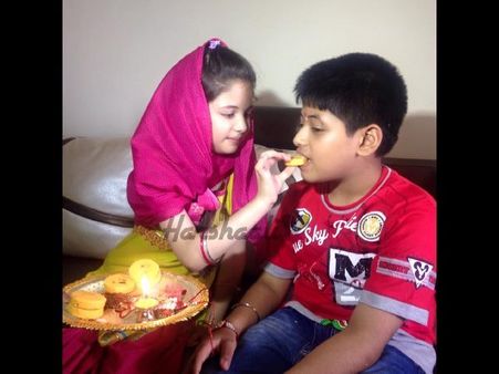 లక్షలు వసూలు చేసిన మంచు లక్ష్మి, సినీ స్టార్ రాఖీ వేడుక (ఫోటోస్)