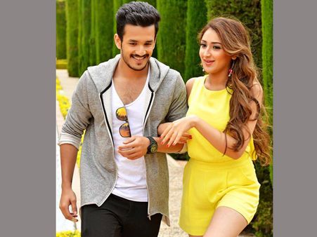 అఖిల్ కొత్త కుర్రాడైనా...కుమ్మేసే రికార్డ్