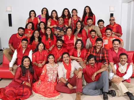 80ల నాటి స్టార్ హీరోలు,హీరోయిన్స్ మీట్..లుంగీ డాన్స్ ( ఫొటోలు)