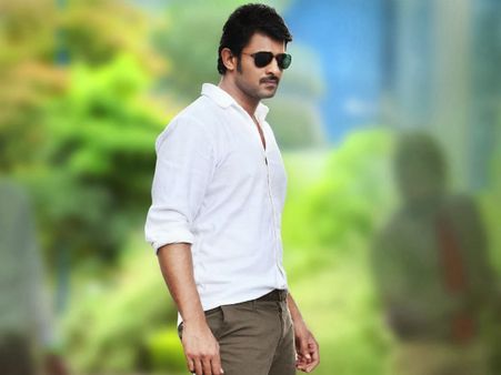 లీక్ వీడియో: మహేంద్ర యాడ్ షూటింగ్ లో ప్రభాస్