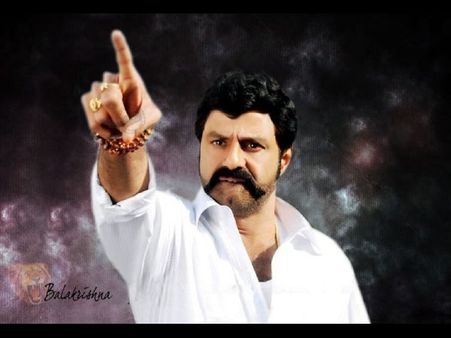 ప్లెక్సీల గొడవ: బాలయ్య ఫ్యాన్స్ కూడా, పోలీస్ అలర్ట్