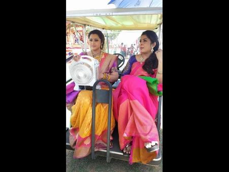 ‘మామ మంచు అల్లుడు కంచు’ లొకేషన్లో గ్లామర్ క్వీన్స్ (ఫోటోస్)