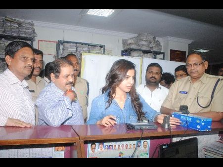 బీఎండబ్ల్యూ కారు కొన్న నటి సమంత: హైదరాబాద్‌లో రిజిస్ట్రేషన్(పిక్చర్స్)