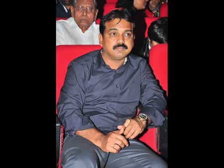 వీరభద్ర స్వామికి పూజలు చేసిన కొరటాల శివ