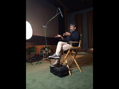 లాస్‌ఏంజిల్స్‌లో రాజమౌళిపై ప్రశ్నల వర్షం (వీడియో)