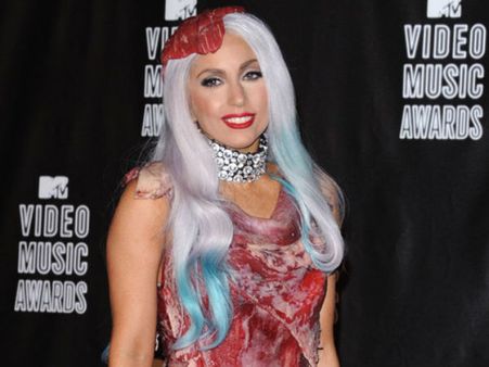 రేప్ ఘటనలపై లేడీ గాగా వీడియో: చూడటం ఇబ్బందే కానీ....