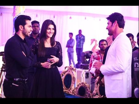 'బ్రహ్మోత్సవం'‌ సెట్‌లో :మహేష్ తో వరుణ్‌,కృతీ సనమ్! (ఫొటోలు)