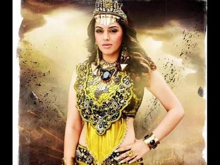 కస్సుమన్న హన్సిక : 'బాహుబలి' తో మాకు పోలికేంటి