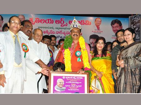 ప్రముఖ నటుడు నరేష్ ‘నవరసరాయ' సత్కారం