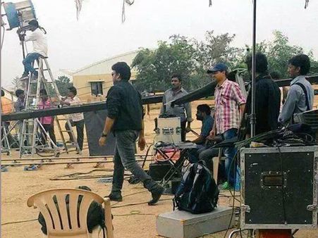 ఎక్సక్లూజివ్ ఫొటో: 'బ్రూస్‌లీ' సెట్స్ పై చిరంజీవి