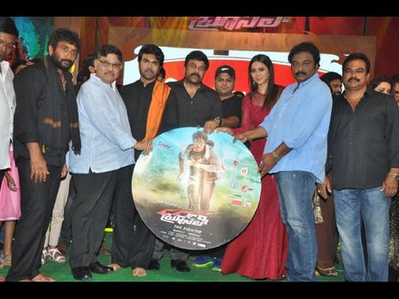 బ్రూస్ లీలో నా ఎంట్రీ కొసమెరుపు, 15 రోజుల్లో నా సినిమా వివరాలు: చిరంజీవి