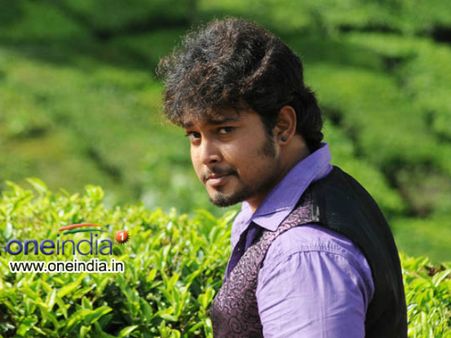 న్యూసెన్స్ కేసు లో తెలుగు హీరో... 50 రూ.ల ఫైన్