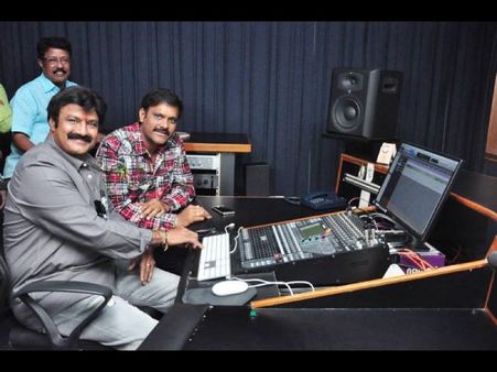 ఇంటర్వెల్ ఫైట్ : బాలయ్య , విలన్ కబీర్ తో ఇలా... (ఫొటో)