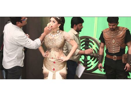 విజయ్ 'పులి' సెట్లో...జరిగిందేమిటంటే...(వీడియో)