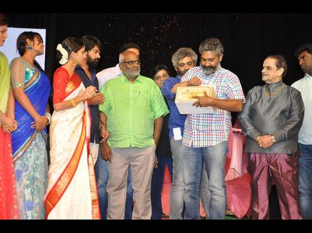 రాజమౌళితో ‘లచ్చిందేవికి ఓ లెక్కుంది’ ఆడియో రిలీజ్ (ఫోటోస్)