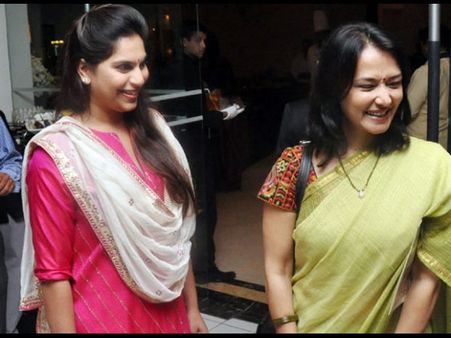 రామ్ చరణ్-ఉపాసన దంపతులకు అక్కినేని అమల గిఫ్ట్