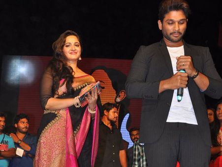 అల్లు అర్జున్ సినిమాలో అనుష్క ఐటం సాంగ్?