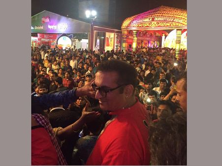 అసభ్యంగా ‌:ప్రముఖ గాయకుడు పై మహిళ పోలీస్ కేసు