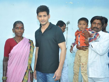 'దేవుడువయ్యా' : మహేష్ ని మెచ్చుకున్నారు(ఫొటోలు)