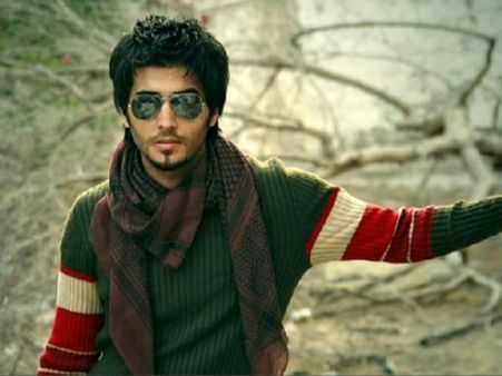 అమ్మాయిలతో సెల్ఫీలు, టీవి నటుడి అరెస్టు