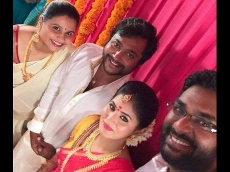 రియల్ లైఫ్ లో... హీరోయిన్ కు, విలన్ కు ఘనంగా నిశ్చితార్థం