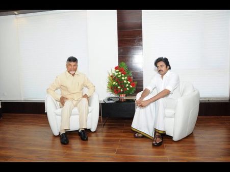 పవన్ కళ్యాణ్ పంచె కట్టు కారణం అదే, నెల పాటు అంతే?