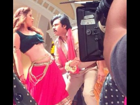 పవన్ తో డాన్స్...వైరల్ ఫీవర్...హెల్ప్ లెస్