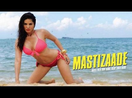 బికినీలతో డైరెక్టర్‌పై పగ తీర్చుకున్న సన్నీ లియోన్ (ఫోటోస్)