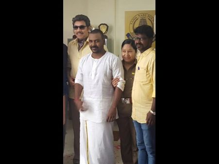 లారెన్స్‌ 'పటాస్ ' రీమేక్ ప్రారంభం(ఫొటోలు)