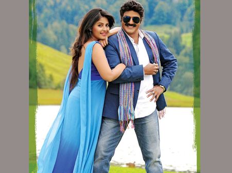 అమరావతిలో తొలి సినీసందడి: బాలయ్యతో ప్రారంభం