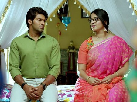 ‘సైజ్ జీరో’ సెన్సార్: తమిళంలో క్లీన్, తెలుగులో నాట్ క్లీన్!