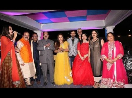 పెళ్లి సందడి: జయప్రద, జయసుధ, ఇతర స్టార్ల డాన్స్ (ఫోటోస్)