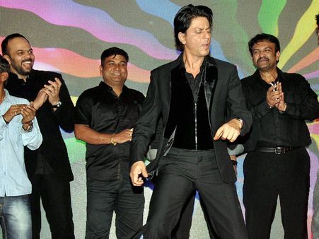 హీరో డాన్స్ వీడియో...ఫేస్ బుక్ లో పెద్ద హిట్