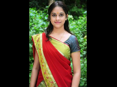 చెన్నై: సూపర్ స్టార్లతో సమానంగా చిన్న హీరోయిన్ విరాళం