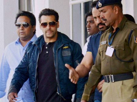 సల్మాన్ నిర్దోషి అంటూ కోర్టు తీర్పు: సోషల్ మీడియాలో జోక్స్!