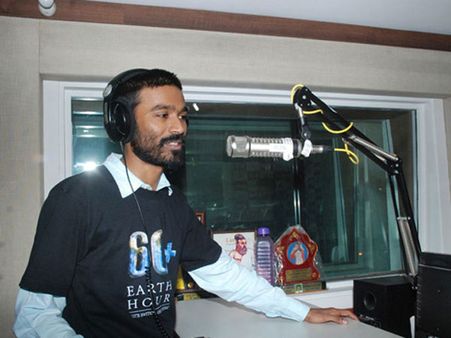 తెలుగు మార్కెట్ కోసం ధనుష్ పాట తిప్పలు